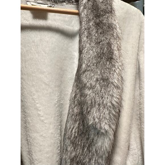 SOMA Robe Sz L/XL Long Plush Cozy pockets Faux Fur On Cuffs & Neck Large or XL - Picture 5 of 10
